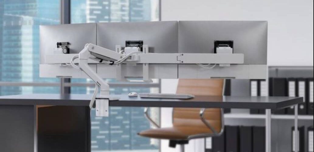 monitorarm vergelijken||||||||||||afbeelding van een monitor arm met 2 schermen boven elkaar