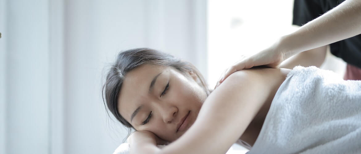 hoe voer je een thaise massage uit?||